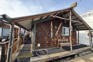 2901 NE Marine Dr, Portland, OR 97211 - Photo 2