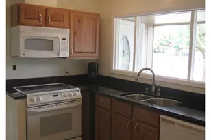 12025 SW 9th St, Beaverton, OR 97005 - Photo 10