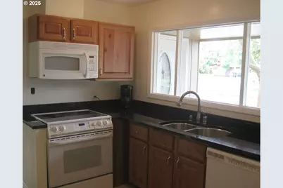 12025 SW 9th St, Beaverton, OR 97005 - Photo 12