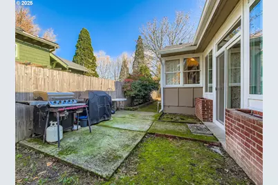 12025 SW 9th St, Beaverton, OR 97005 - Photo 14