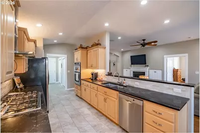 745 SE Glendover Ln, Dallas, OR 97338 - Photo 24