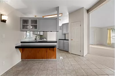 318 Peacock Ln, Kelso, WA 98626 - Photo 16