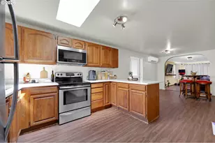 48095 Commercial St, Oakridge, OR 97463 - Photo 12