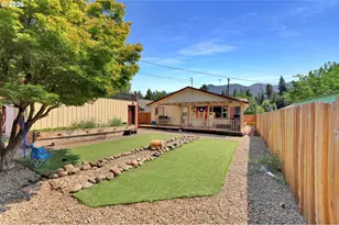 48095 Commercial St, Oakridge, OR 97463 - Photo 28
