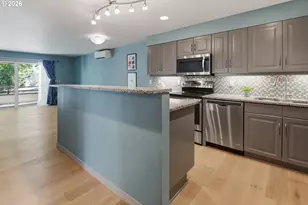 5250 S Landing Dr, Portland, OR 97239 - Photo 4