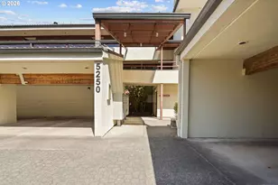 5250 S Landing Dr, Portland, OR 97239 - Photo 2