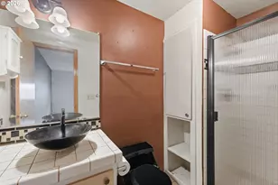 18501 SE Lincoln St, Portland, OR 97233 - Photo 16