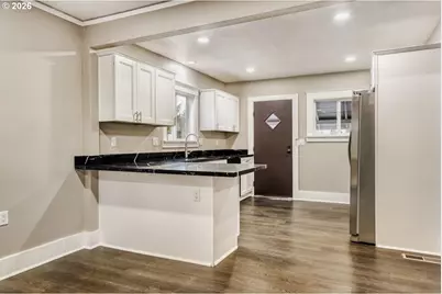 5715 N Houghton St, Portland, OR 97203 - Photo 8