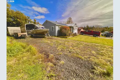 2188 Lombard St, North Bend, OR 97459 - Photo 2