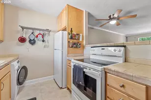 9333 N Lombard St, Portland, OR 97203 - Photo 12