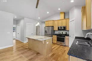 640 SE Sumner St, Camas, WA 98607 - Photo 8