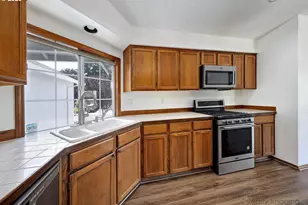 254 SW Nancy Cir, Gresham, OR 97030 - Photo 14