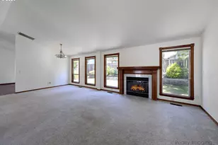 254 SW Nancy Cir, Gresham, OR 97030 - Photo 4