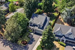 19477 View Dr, West Linn, OR 97068 - Photo 2