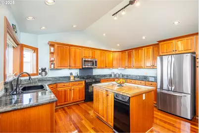 1055 NW Estate Dr, Seal Rock, OR 97376 - Photo 8