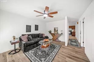 13445 SW Evergreen St, Beaverton, OR 97005 - Photo 8