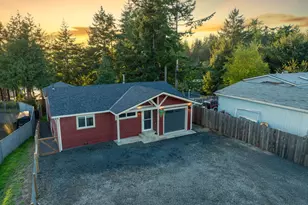 1955 28th St, Coos Bay, OR 97420 - Photo 4