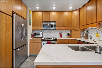 615 N Tomahawk Island Dr, Portland, OR 97217 - Photo 22