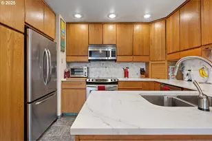 615 N Tomahawk Island Dr, Portland, OR 97217 - Photo 22