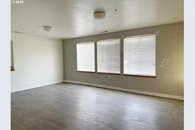 9350 SE Taylor St, Portland, OR 97216 - Photo 12