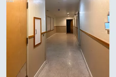 9350 SE Taylor St, Portland, OR 97216 - Photo 14