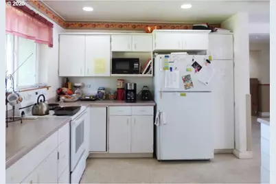 9350 SE Taylor St, Portland, OR 97216 - Photo 30