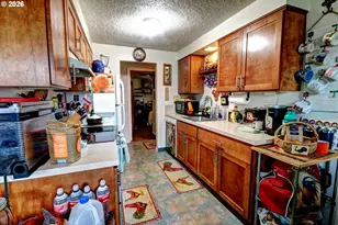 1715 SE 5th St, Gresham, OR 97080 - Photo 6