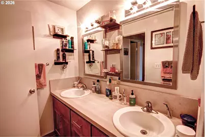 1715 SE 5th St, Gresham, OR 97080 - Photo 4