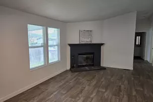 550 S State St, Sutherlin, OR 97479 - Photo 4