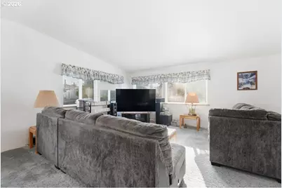 341 S 9th St, Kalama, WA 98625 - Photo 8