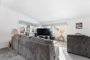 341 S 9th St, Kalama, WA 98625 - Photo 8