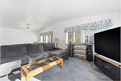 341 S 9th St, Kalama, WA 98625 - Photo 6