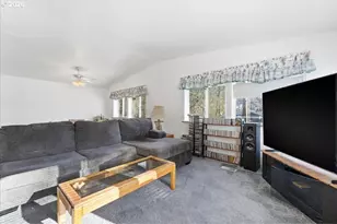 341 S 9th St, Kalama, WA 98625 - Photo 6