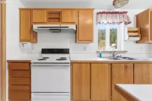 341 S 9th St, Kalama, WA 98625 - Photo 16