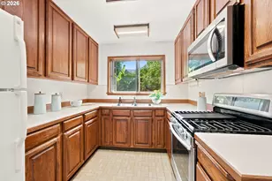 7442 N Huron Ave, Portland, OR 97203 - Photo 14