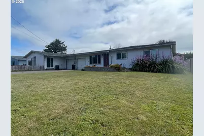 755 735 Bluff Ave, Bandon, OR 97411 - Photo 2