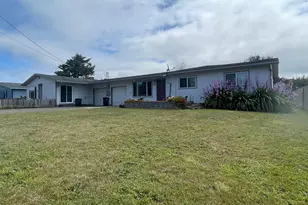 755 735 Bluff Ave, Bandon, OR 97411 - Photo 2
