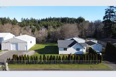 205 N Schoneman Ave, Coos Bay, OR 97420 - Photo 1