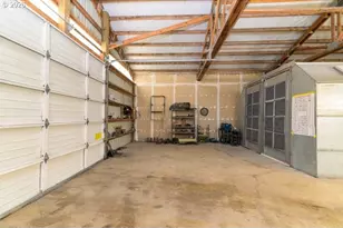 205 N Schoneman Ave, Coos Bay, OR 97420 - Photo 36