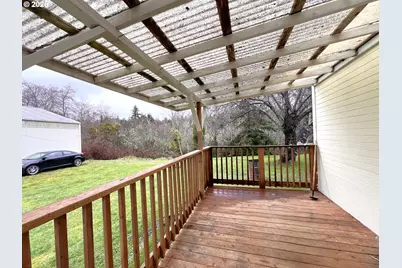 205 N Schoneman Ave, Coos Bay, OR 97420 - Photo 14