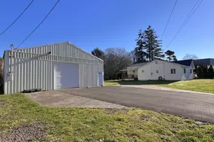 205 N Schoneman Ave, Coos Bay, OR 97420 - Photo 2