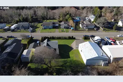 205 N Schoneman Ave, Coos Bay, OR 97420 - Photo 4