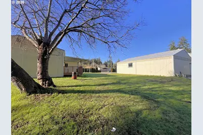 205 N Schoneman Ave, Coos Bay, OR 97420 - Photo 12