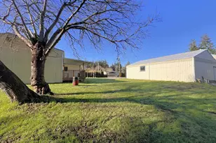 205 N Schoneman Ave, Coos Bay, OR 97420 - Photo 12