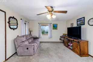 205 N Schoneman Ave, Coos Bay, OR 97420 - Photo 18