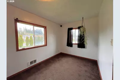 205 N Schoneman Ave, Coos Bay, OR 97420 - Photo 30