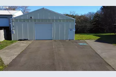 205 N Schoneman Ave, Coos Bay, OR 97420 - Photo 34