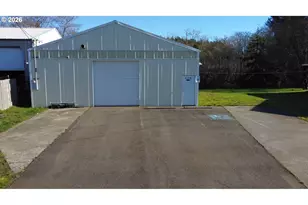 205 N Schoneman Ave, Coos Bay, OR 97420 - Photo 34