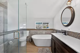 804 NE Providence Dr, Bend, OR 97701 - Photo 32