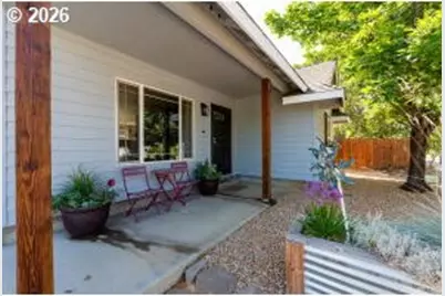 804 NE Providence Dr, Bend, OR 97701 - Photo 4